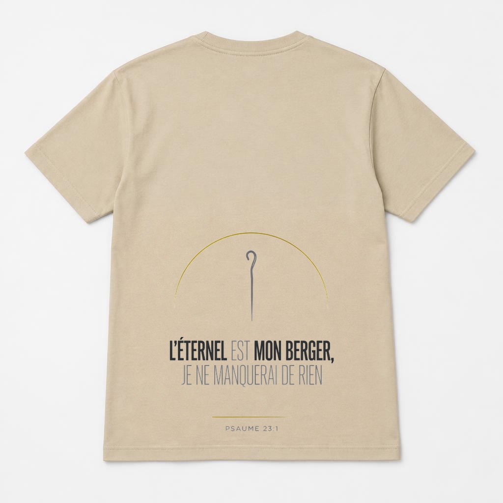T-shirt beige KM Christ Wear vu de dos, design Psaume 23:1 dans le bas du dos