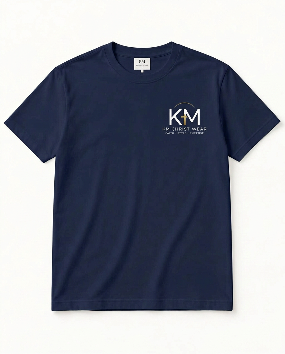 T-shirt bleu marine KM Christ Wear vu de face, logo KM blanc et doré sur la poitrine