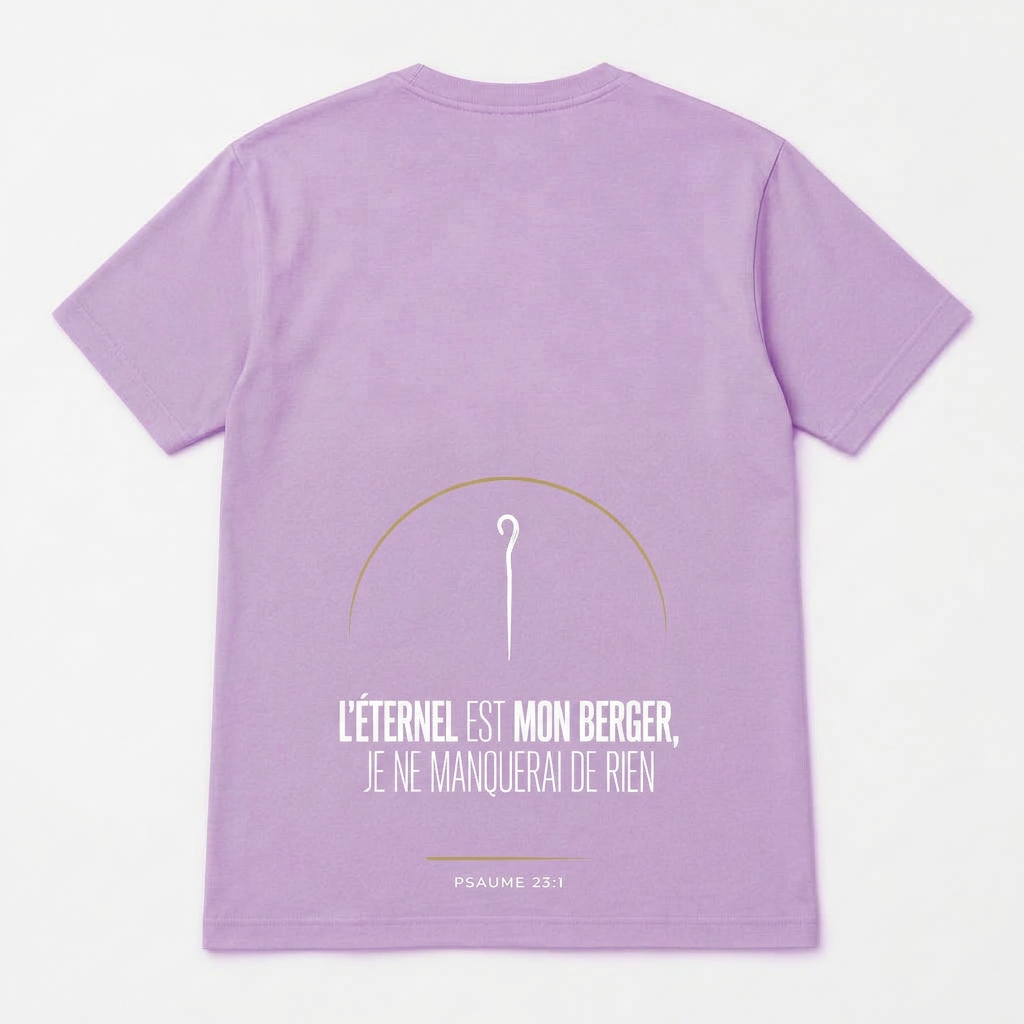 T-shirt mauve KM Christ Wear vu de dos, design Psaume 23:1 dans le bas du dos
